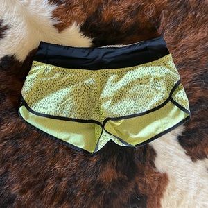 Lululemon size 4 Hotty hot shorts